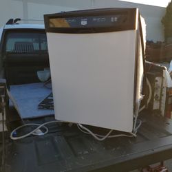 Maytag Dishwasher Stainless Tub  Working Good 