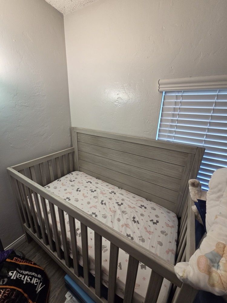 Delta Children 4-in-1 Crib