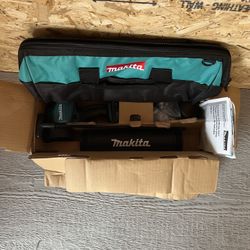 Makita - 18V. Caulk and adhesive gun kit With Battery! 