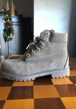 Big Boys Size 5 Timberland Boots (Sueded taupe) (RARE color)