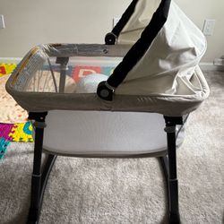 Graco bassinet 