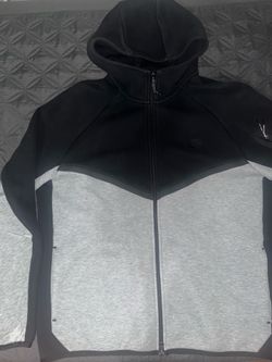 Black and grey Nike tech