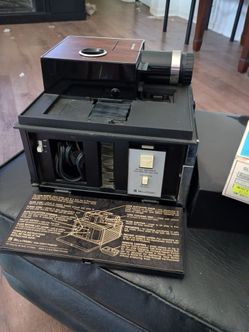 BELL AND HOWELL SLIDE PROJECTOR