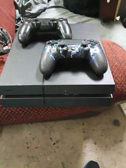 PlayStation 4 2 controllers