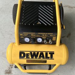 DEWALT 4.5 Gal. Portable Electric Air Compressor