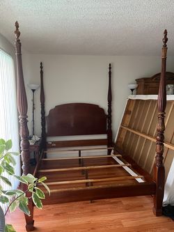 Ethan Allen Georgian Carved Solid Cherry Wood Queen Size Poster Bed