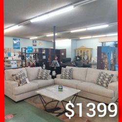 😍 Beautiful Plush Sofa And Loveseat Set 