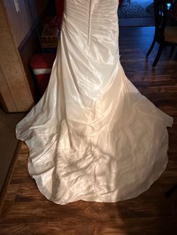 and a wedding dress I have a weight bench, air-conditioning , and a wedding dress