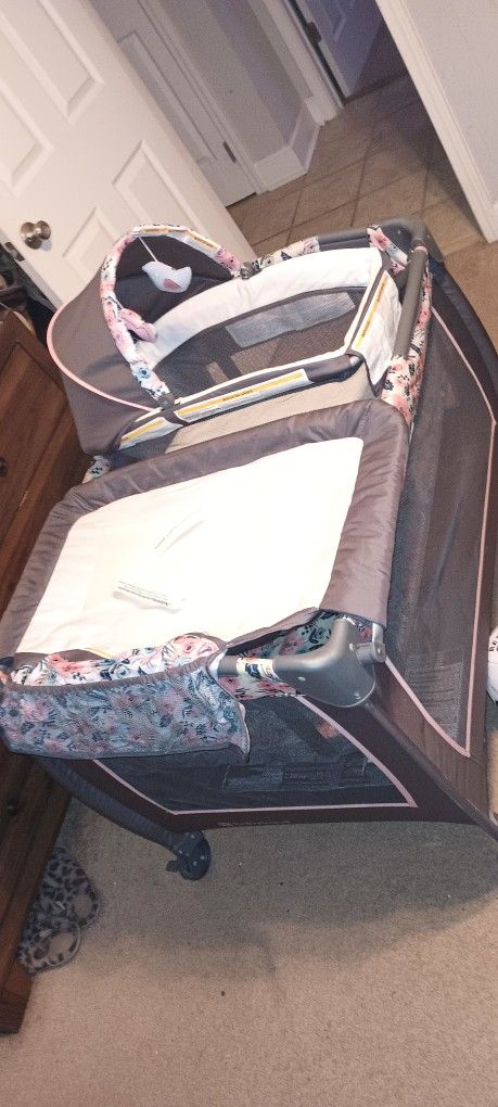 Baby Trend Deluxe Nursery Pack N Play