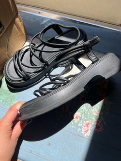 Bulky sandals