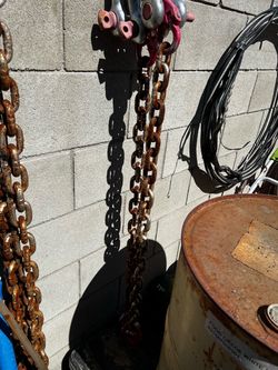 Heavy duty chains with shackles