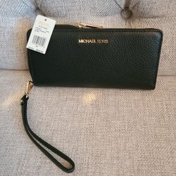 New Michael  Kors Wallet 