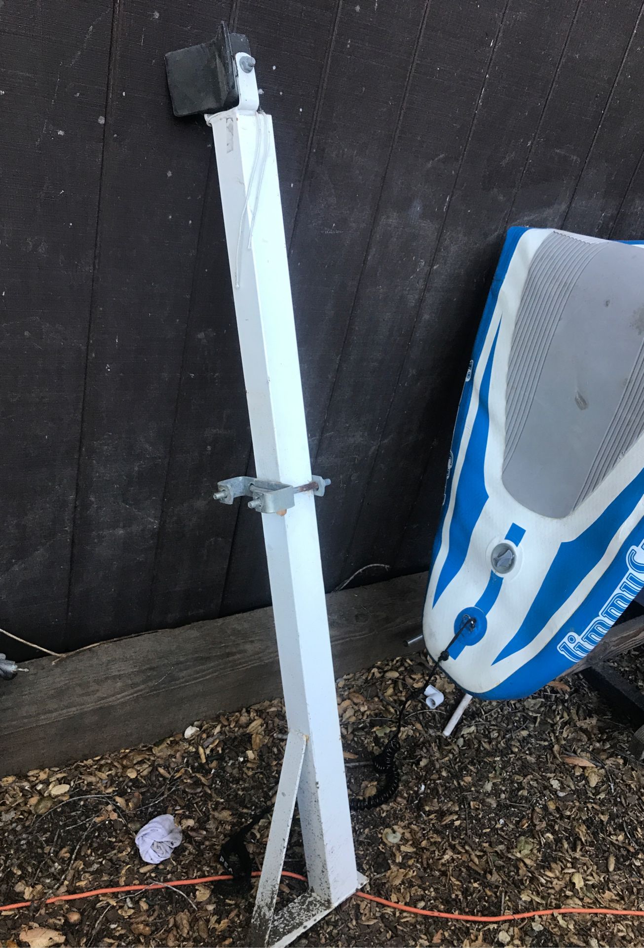 Sailboat mast holder for trailer