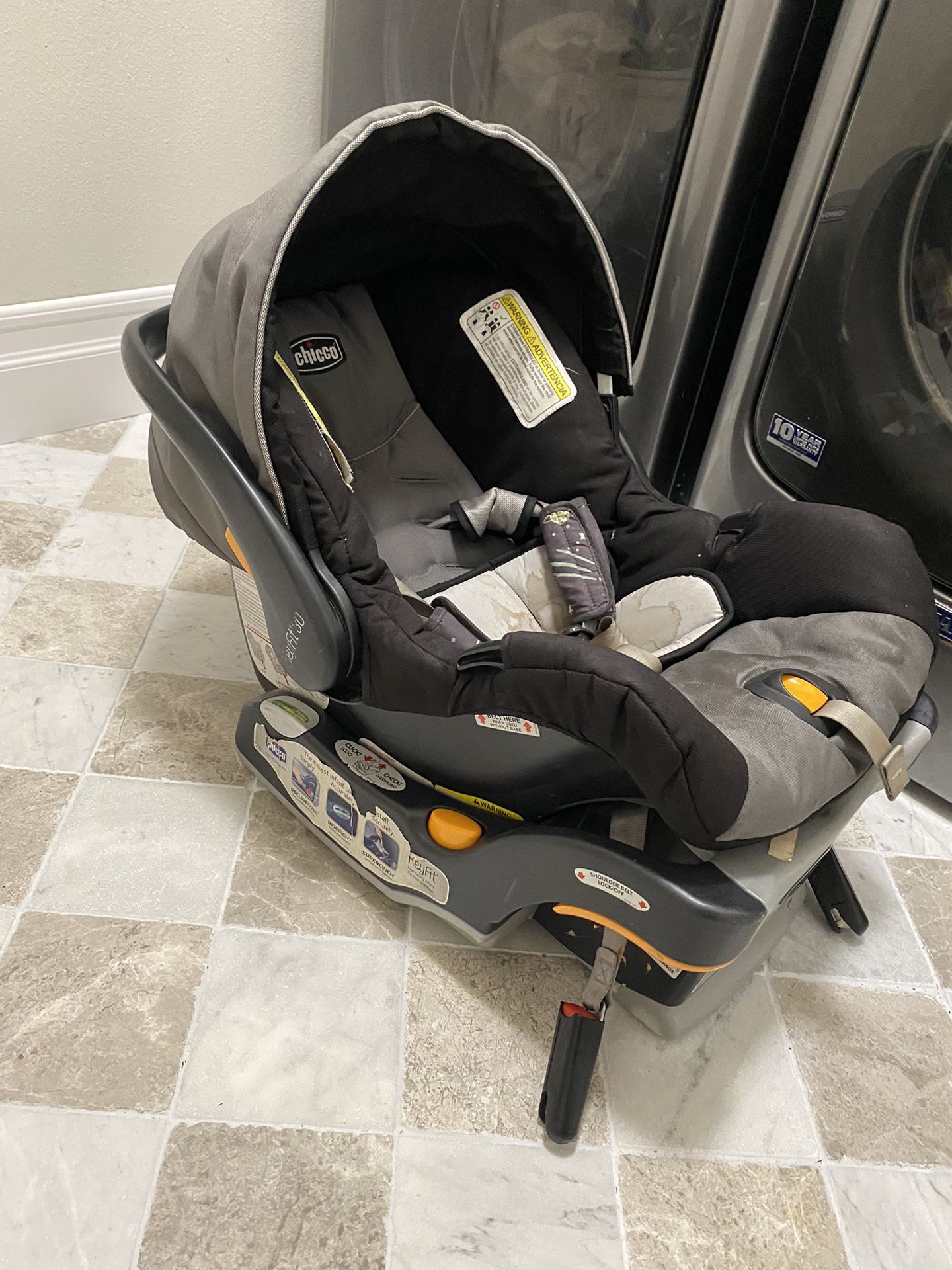 Chicco KeyFit 30 Infant Car Seat Caddie and Base