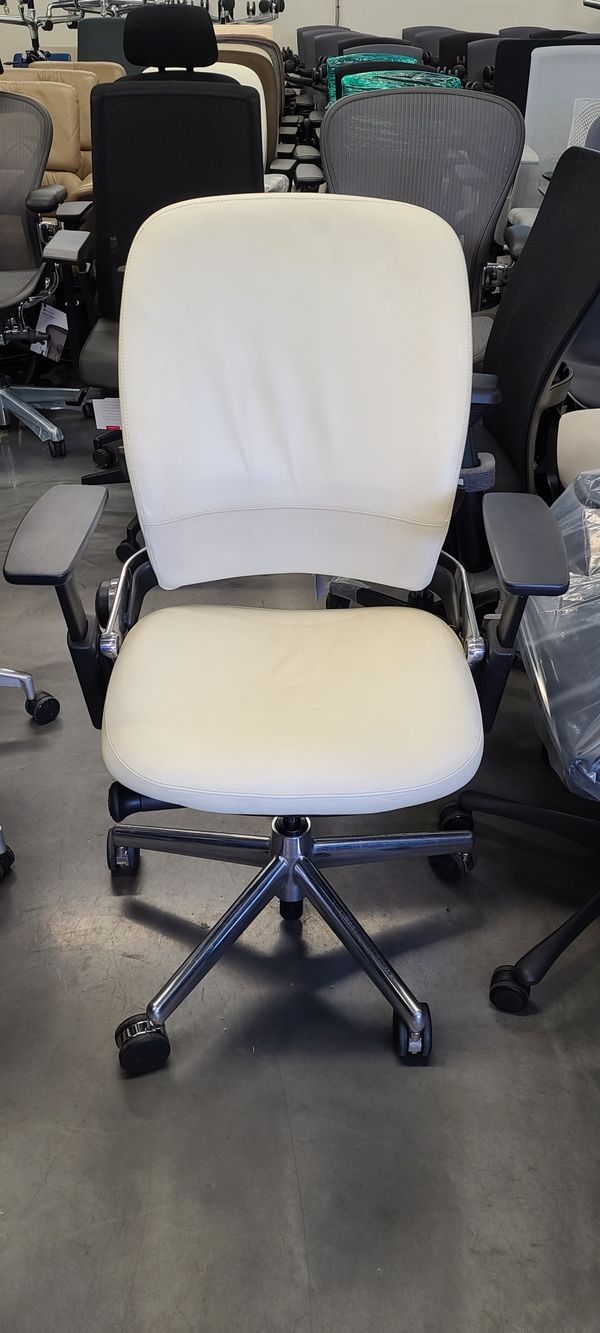 LIKE NEW! DISPLAY MODEL STEELCASE LEAP V2 POLISHED ALUMINUM PREMIUM