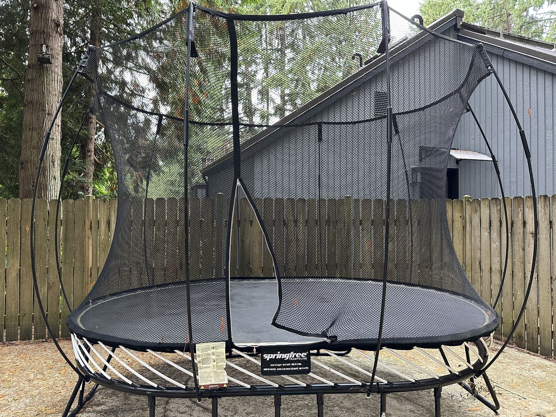 Springfree trampoline - Medium Oval (8ftx11ft)