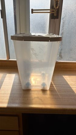 Animal food bin