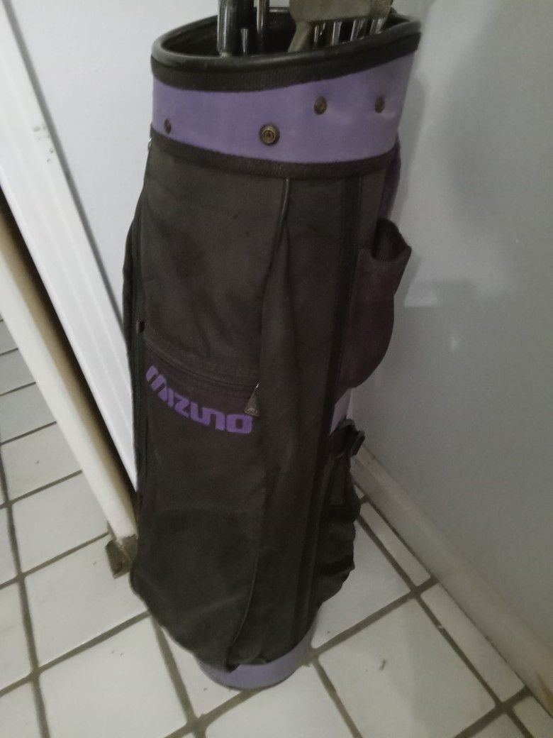 Men's Right Hand Golf Clubs $25