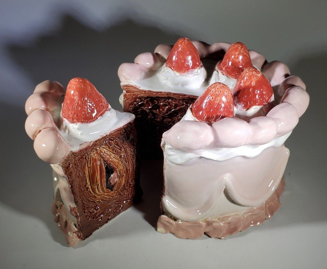 Ceramic Strawberry Cake 