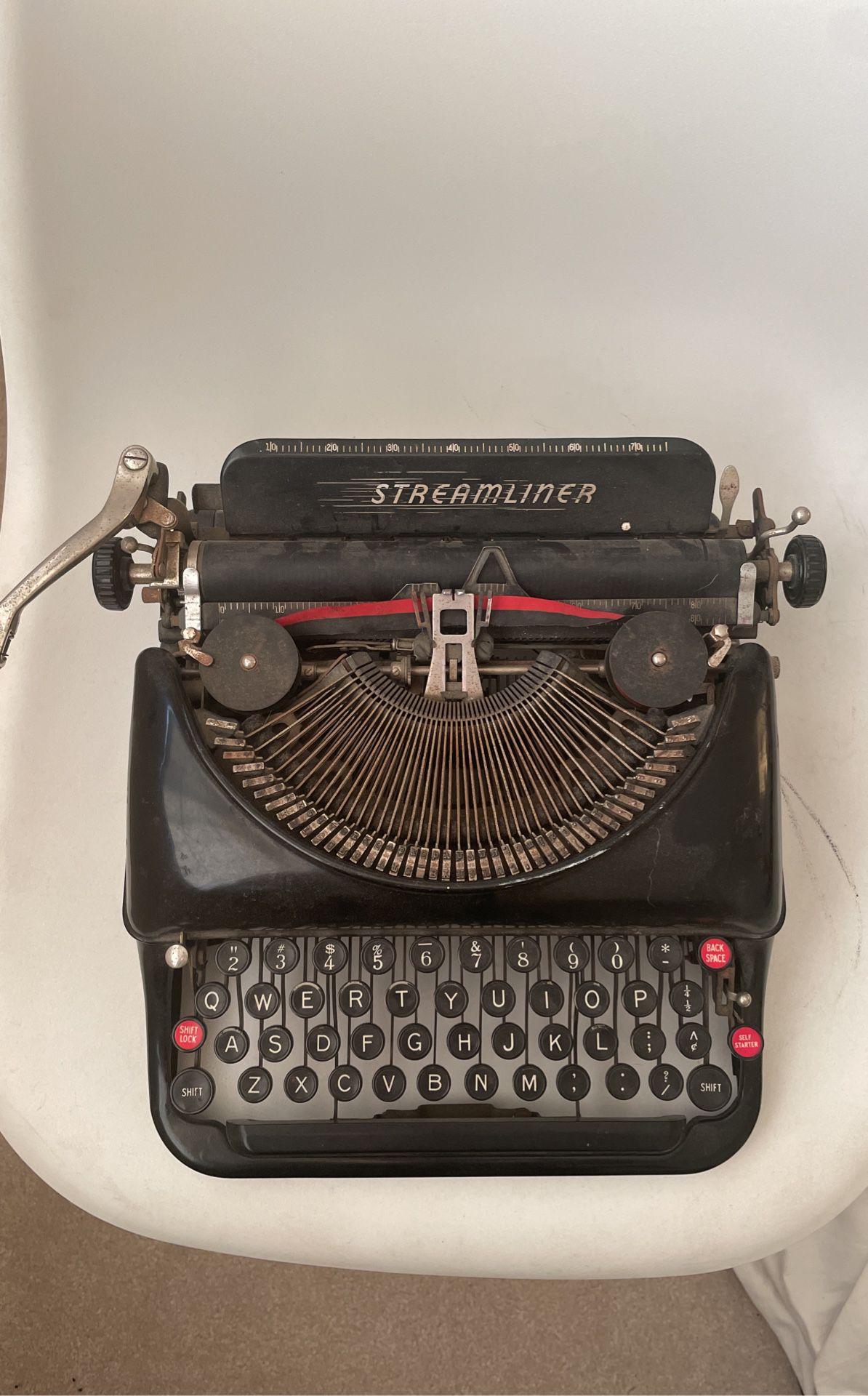 Vintage 1940’s Remington Rand Streamliner Typewriter, Black 