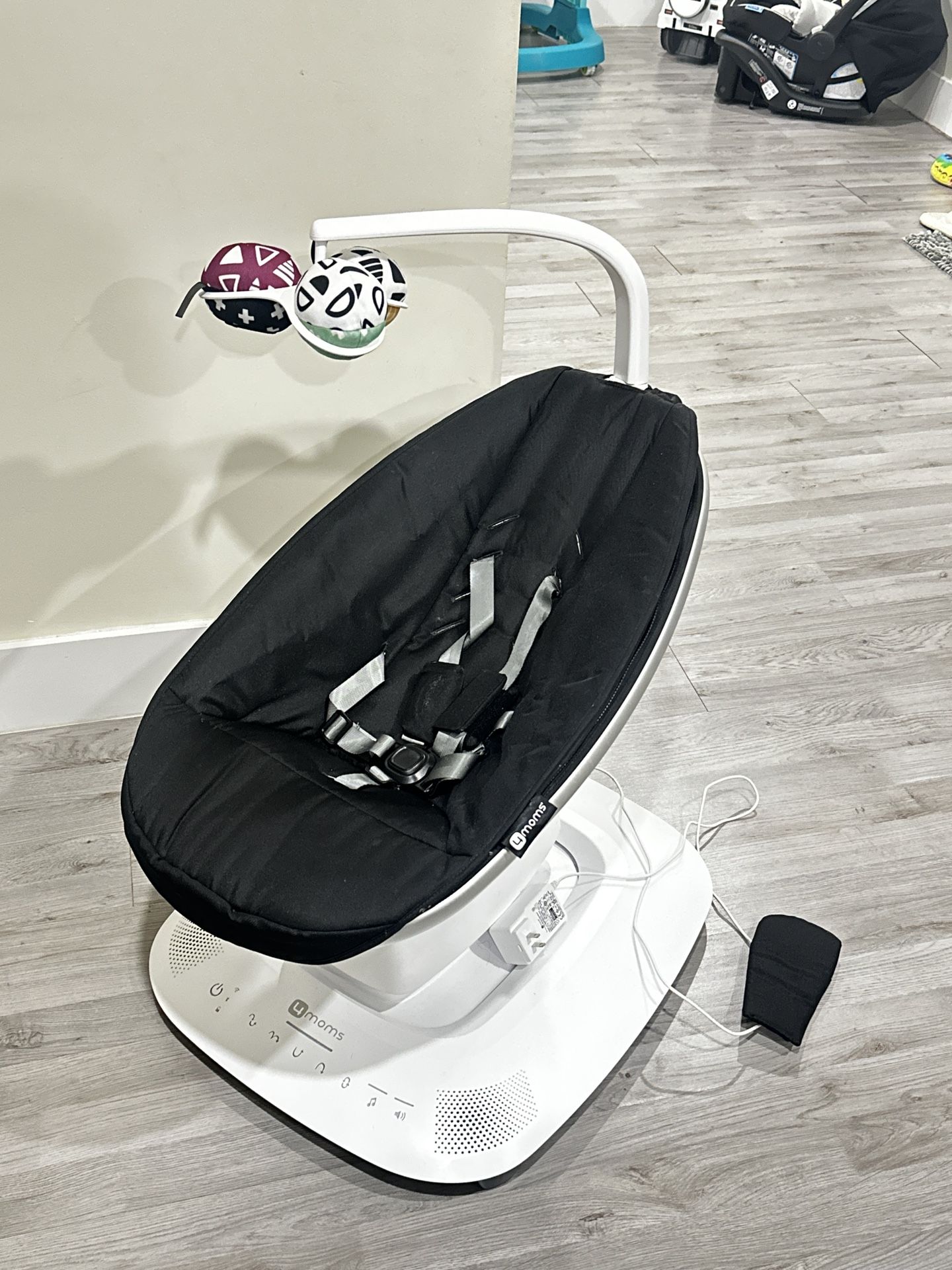  Multi-Motion Baby Swing Smart Connectivity