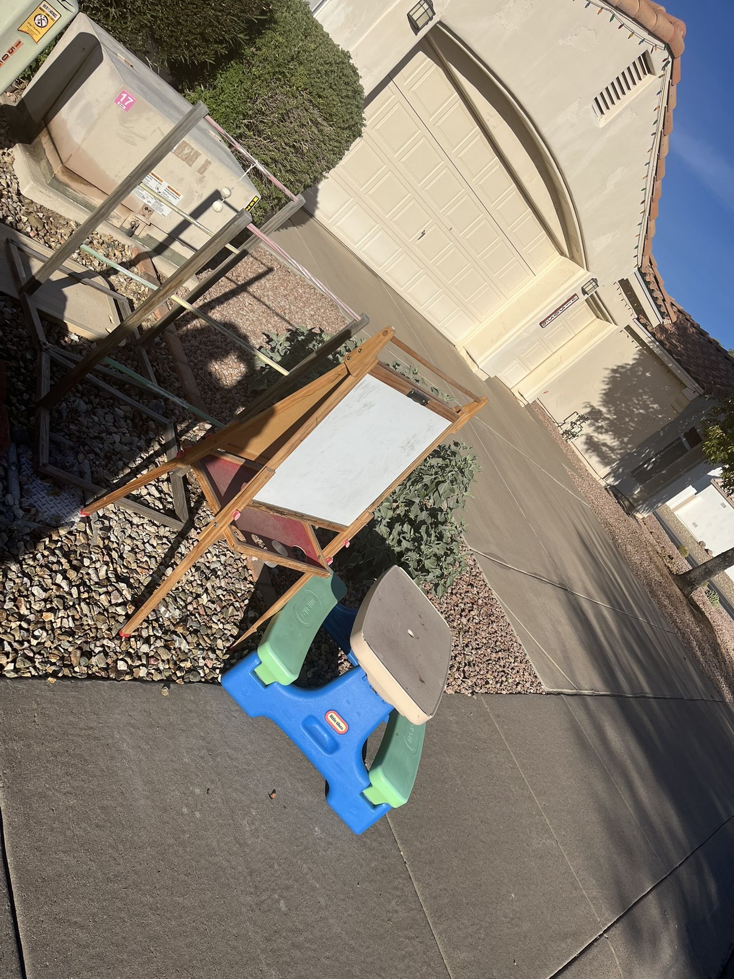 FREE Kids Art Easel, Picnic Table And Ladder Golf