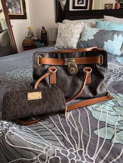 Womens Machel Kors  Purse 