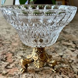 Vintage Hollywood Regency cut crystal glass pedestal bowl mounted on an ornate brass or gold-tone metal base