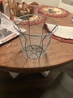 Metal wire basket