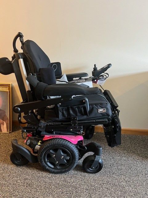 NEW! (unused) Quickie Q500 powered Chair
