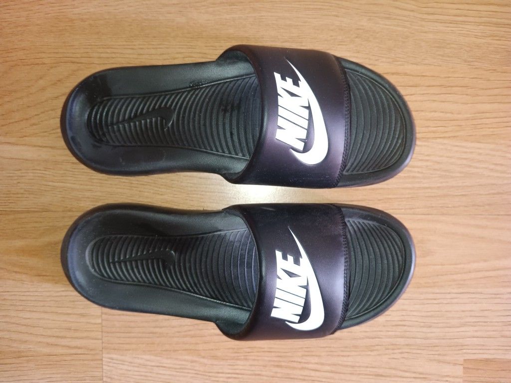 Nike slides Size 10