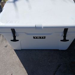 Yeti Tundra 45 Quart Cooler