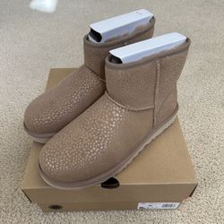 Women’s 11 UGG Classic Mini Sparkle Spot Boots