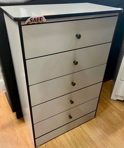 🌟BRAND NEW🌟 White 5 drawer dresser
