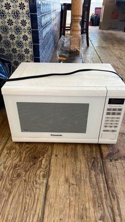 Panasonic NN-SN651W, a 1.2 cu. ft., 1200-watt Inverter/Genius Sensor countertop microwave.