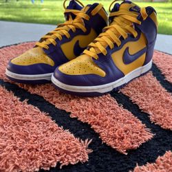 Size 7 Nike Dunk Hi Retro SE