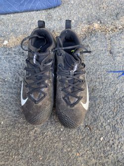 Baseball cleats