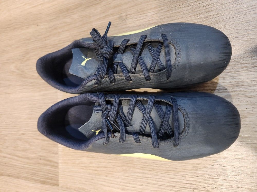 Soccer Cleats Boy Size US5