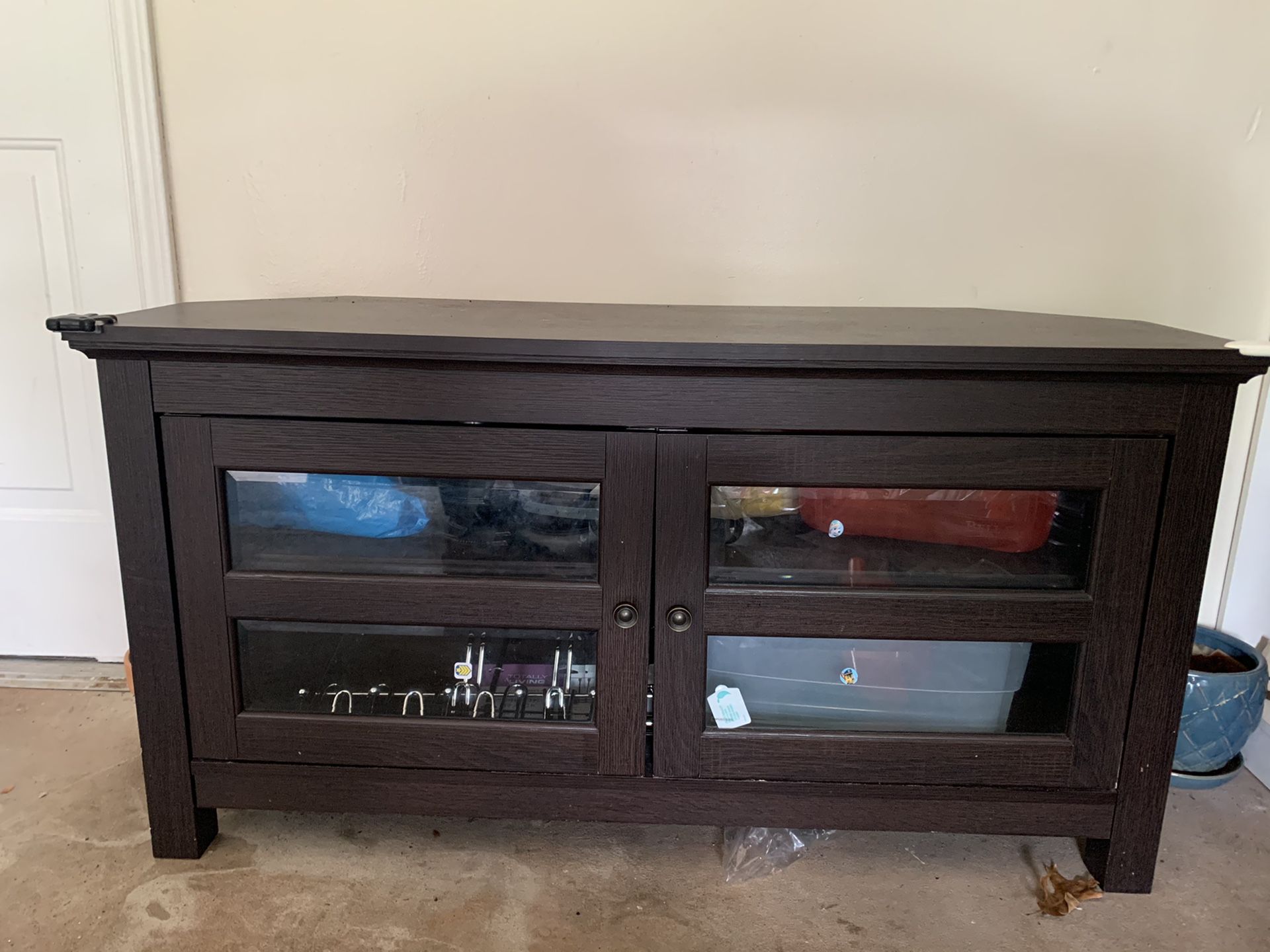 Two closed rack tv stand