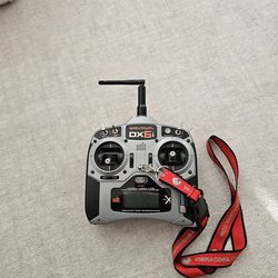 Spektrum DX6i rc helicopter/airplane controller.  Works perfect!