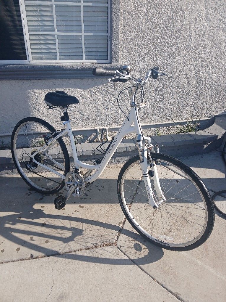 Women's 700c Specialized Crossroads Elite Hybrid Bike 