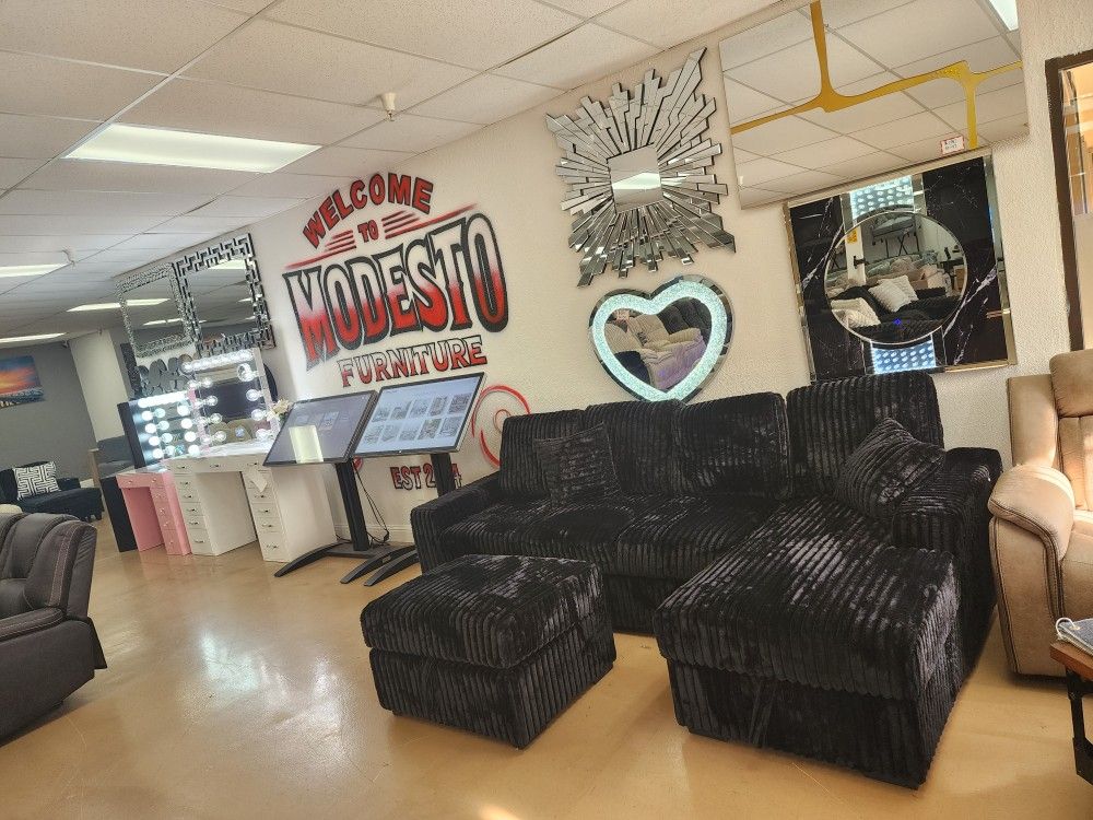 Black Sleeper Sectional With Cupholers And Storage
