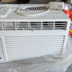 GE Window Air Conditioner w Remote
