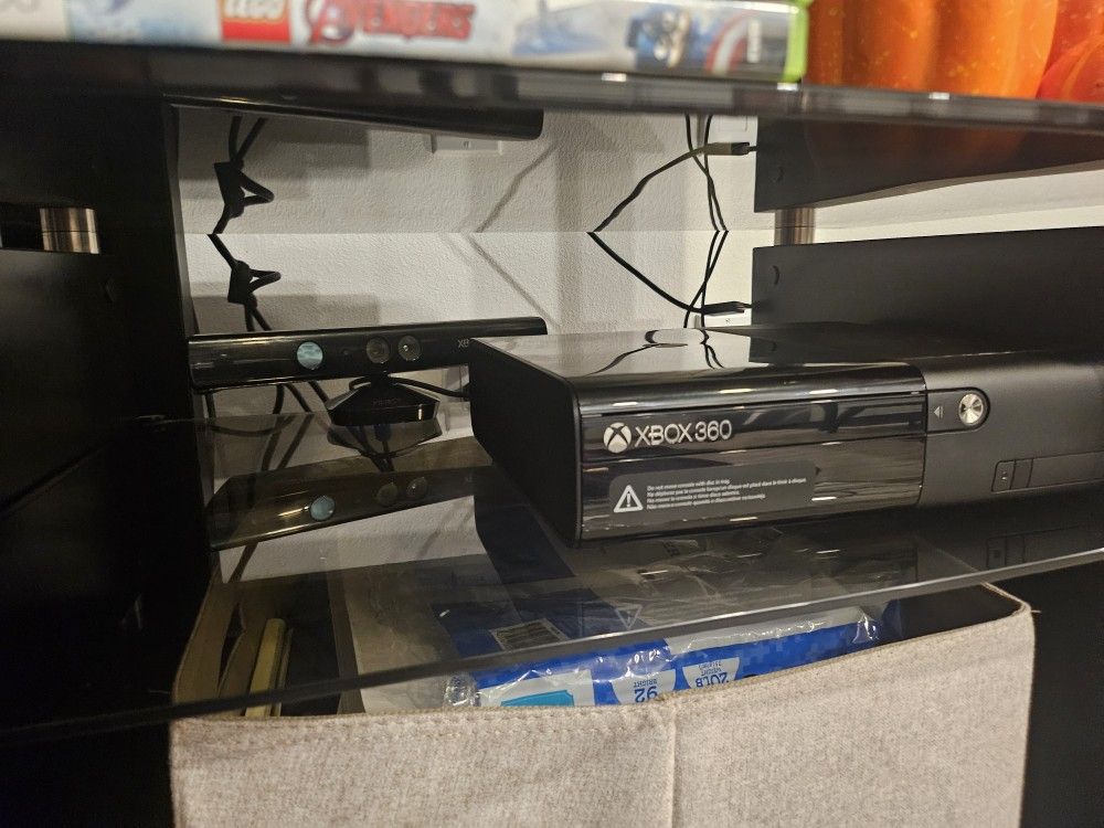 Xbox 360 With Games And Controllers