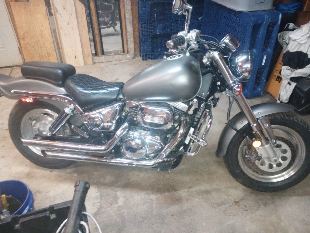 1999 Suzuki Intruder