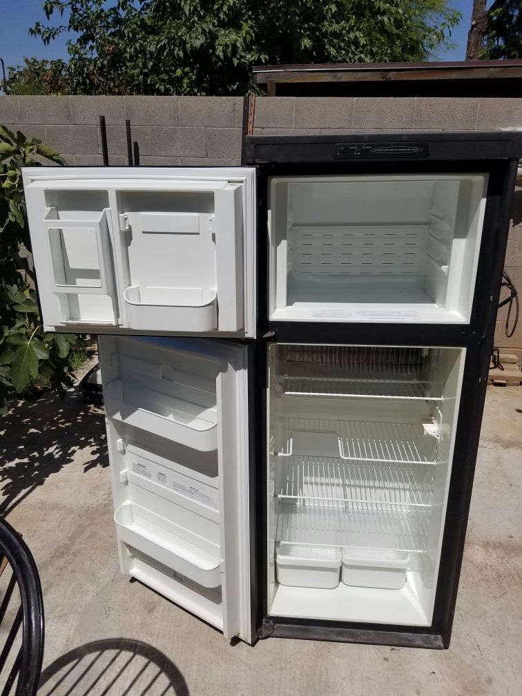RV fridge Dometic RM2852 for Sale in Phoenix, AZ OfferUp