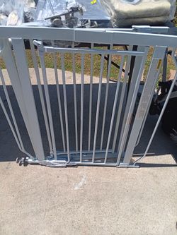 2 baby gates