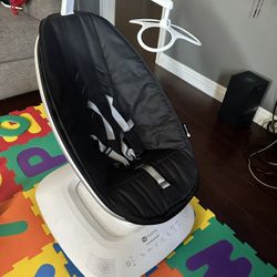 4moms mamaRoo Multi-Motion Baby Swing Smart Connectivity - Black
