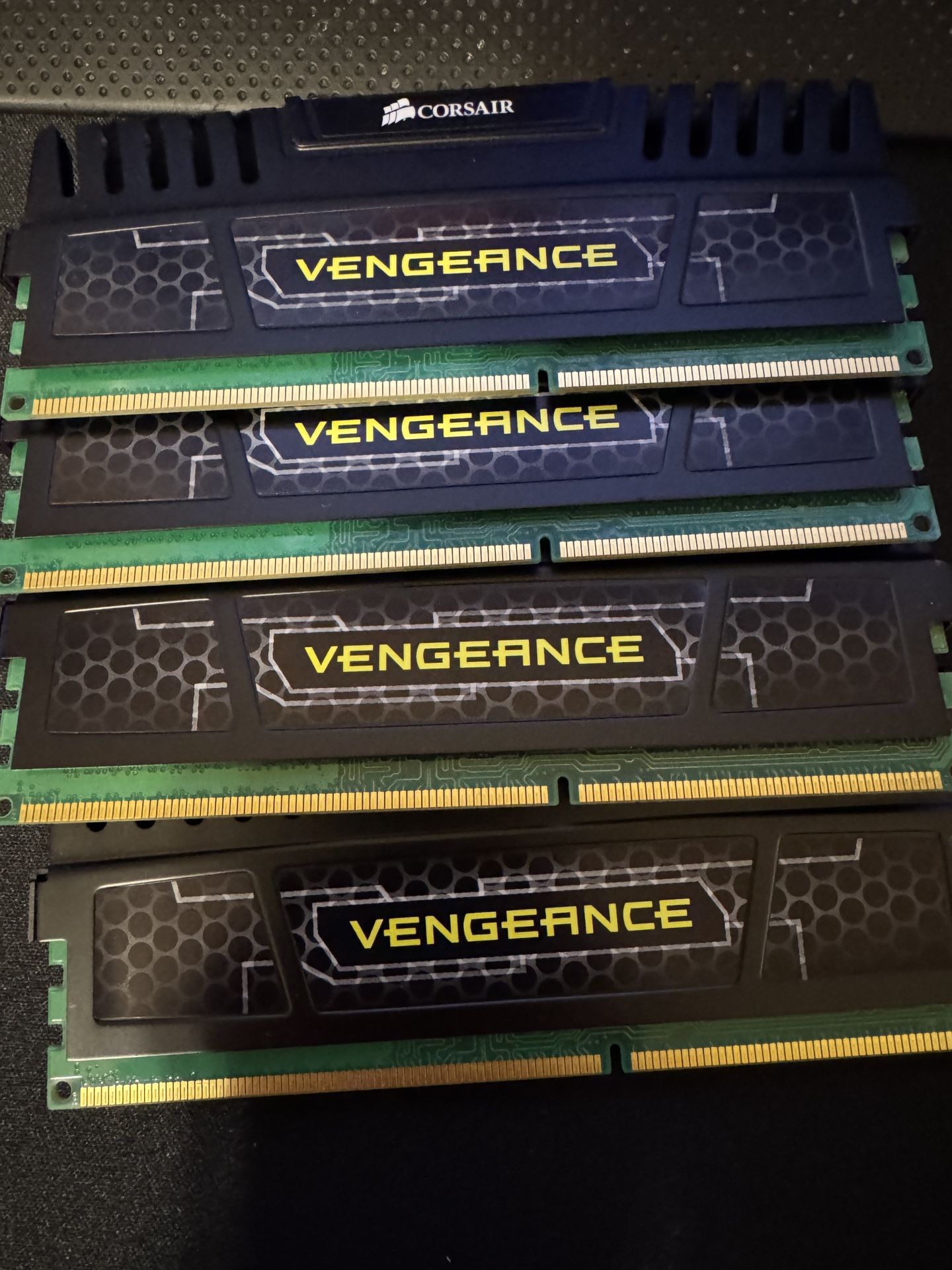 Corsair DDR3 vengeance RAM 1600MHZ 16GB Total 4GB X4 Dims 