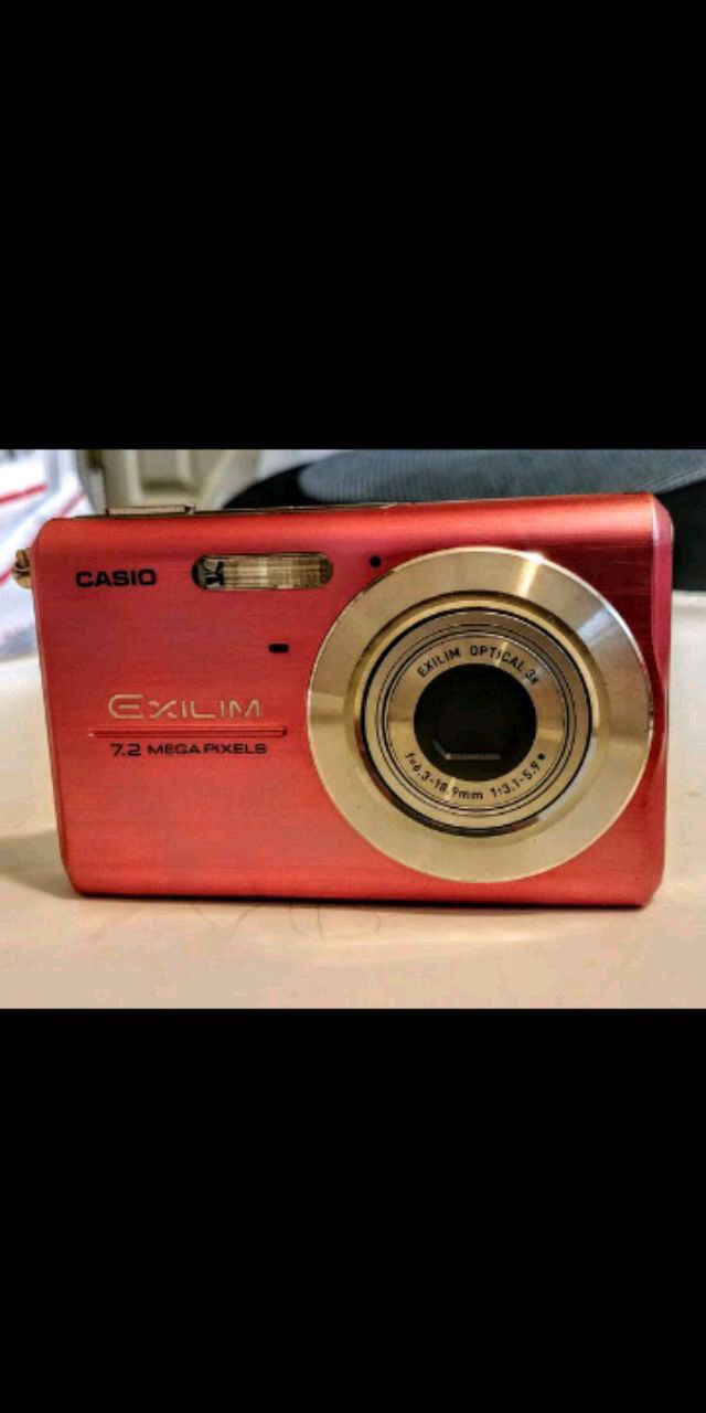 CASIO EXILM EX-Z75 Digital Camera